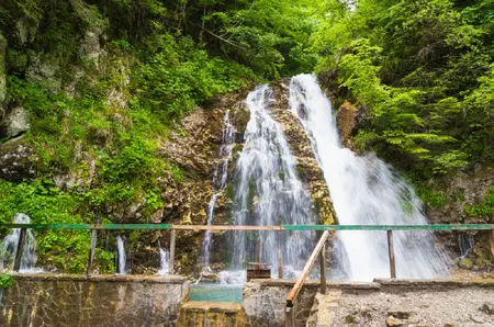 Cascada Urlătoarea Bușteni – legende și curiozități despre cascada din Bucegi