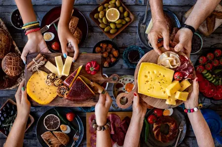 Preparate care se pot consuma cu mâna – bunele maniere la masă