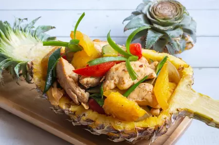 Cum poţi folosi ananasul în mâncare – reţete