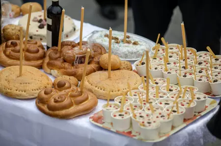 Moșii de iarnă. Ce se împarte de Sâmbăta Morților