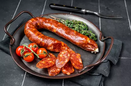 Cum să faci cârnaţi chorizo de casă – reţete