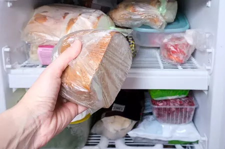 De ce nu e bine să ținem pâinea în frigider