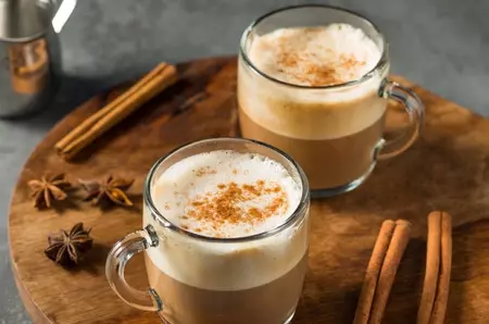 De ce e bine să pui scorţişoară în cafea? Ce efect are