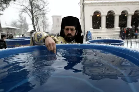 Ajunul Bobotezei 2026 – Tradiții și superstiții în ajun de Bobotează