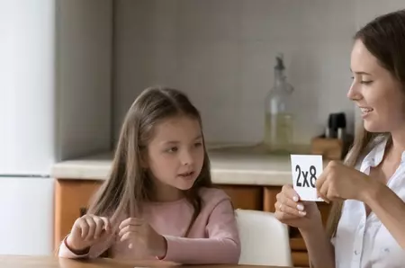 În ce clasă se învață tabla înmulțirii și cum o reții mai ușor