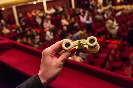 Ce înseamnă când visezi operă