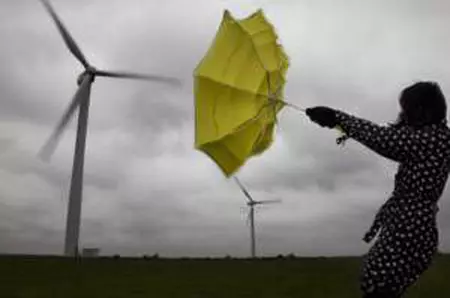 România, măturată de vânt puternic! ANM a emis cod galben și portocaliu