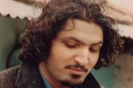 Recunoști artistul din imagine? Așa arăta unul dintre cei mai apreciați cântăreți de la noi la 26 de ani