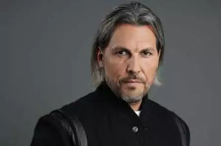 Ce face Adi Vasile pe set, înainte de start filmări. Cum a fost surprins prezentatorul Survivor