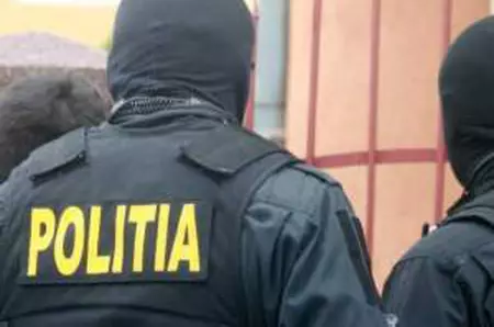 Ce au auzit vecinii în timp ce fetița de 10 ani din Timișoara era înjunghiată de mamă. Detalii halucinante