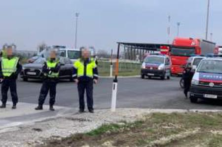 O româncă a născut, după care și-a ucis bebelușul si l-a abandonat pe marginea unui drum din Austria! S-a urcat apoi într-un autocar și a plecat mai departe