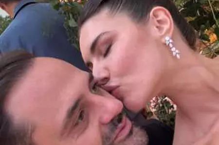 Christina Ich nu are nicio reținere! L-a sărutat pasional pe iubitul milionar, sub privirile tuturor