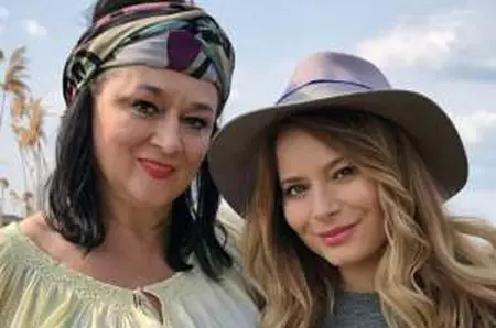 Ce a păstrat Laura Cosoi după moartea mamei. Vedeta s-a emoționat când a revăzut pozele cu ea