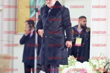 Gestul făcut de Gigi Becali în fața jurnaliștilor aflați la sfințirea Catedralei Mântuirii Neamului