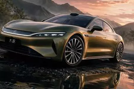 BYD atacă segmentul de lux: chinezii lansează o limuzină care să rivalizeze cu Mercedes și BMW