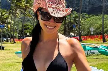 Corina Caragea se bucură de cadoul de lux primit de la șefii PRO TV, pe plajă în Hawaii: „M-am îndrăgostit din nou”