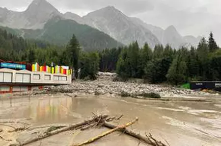 Stadionul olimpic, lovit de inundații devastatoare lângă granița cu Austria » Sportivii au scăpat la limită de o tragedie