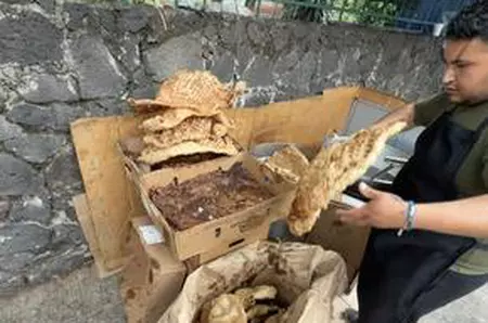 Tacos, condimente și... „grăsuțe” umplute cu șorici crocant » „Street food” altfel în Ciudad de Mexico