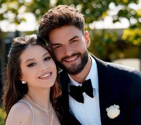 Cum-a-arătat-Cleopatra-Stratan-în-ziua-nunții-ei.-Pavel-Stratan-în-lacrimi-la-nunta-tinerei-de-18-ani-1-e1629105568228