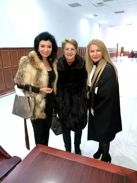 Mama-Adrianei-Bahmuteanu-e-superba-Cele-doua-seamana-destul-de-mult-5