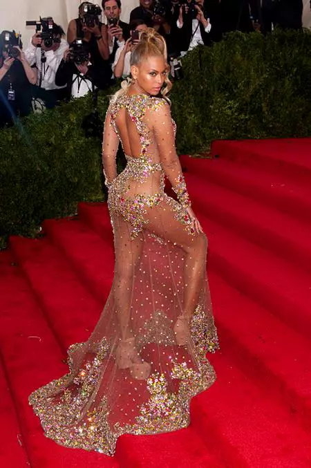 Beyonce într-o ținută Givenchy (2015)