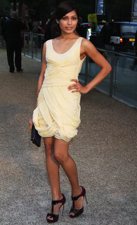 Freida Pinto nu vrea sa auda de Bollywood