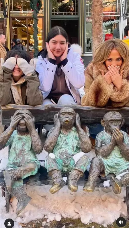 Jennifer Lopez, în costum de baie la început de 2025  (2)