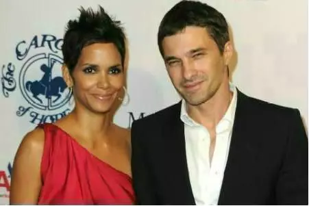 Halle Berry 