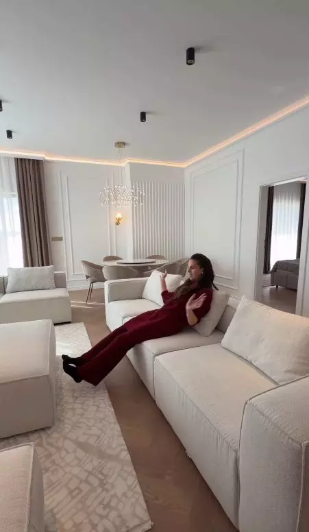 georgiana lobont in living