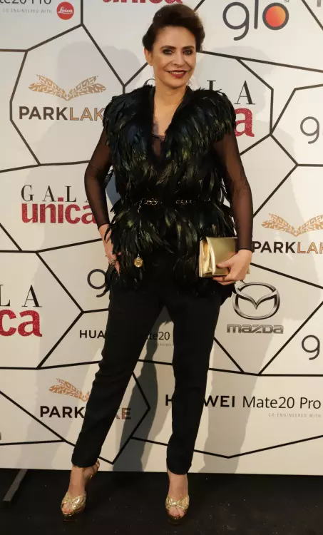 Adina Buzatu
