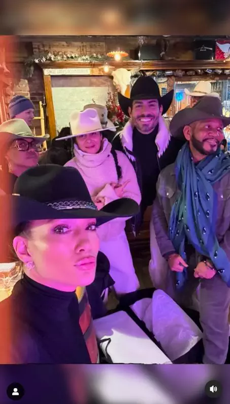 Jennifer Lopez, în costum de baie la început de 2025  (1)