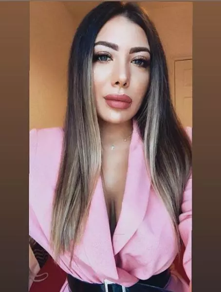 2021-03-09-13_34_12-Iulia-Elena-Cazacu-@iuliaelenaaa-•-Instagram-photos-and-videos