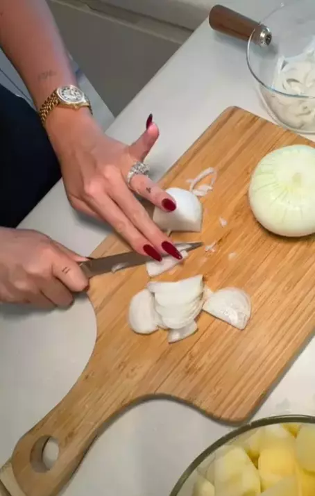 Georgina Rodriguez face furori pe Instagram cu rețeta ei de omletă spaniolă (3)
