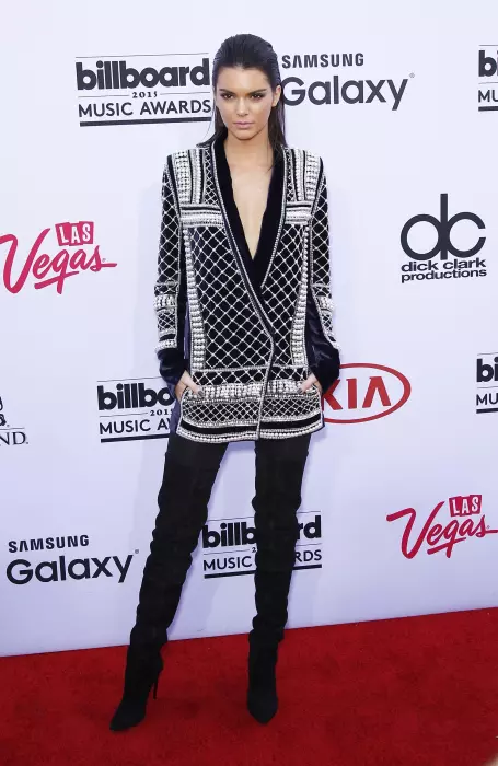 Kendall Jenner c