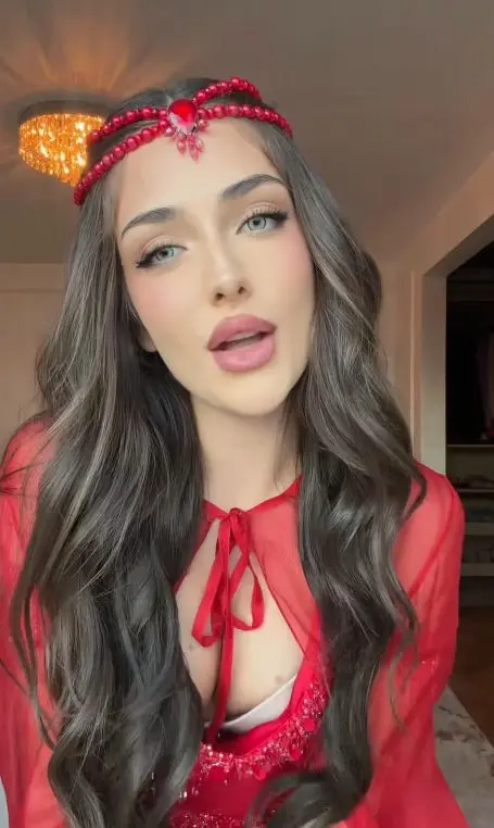 andreea bostanica in rosu
