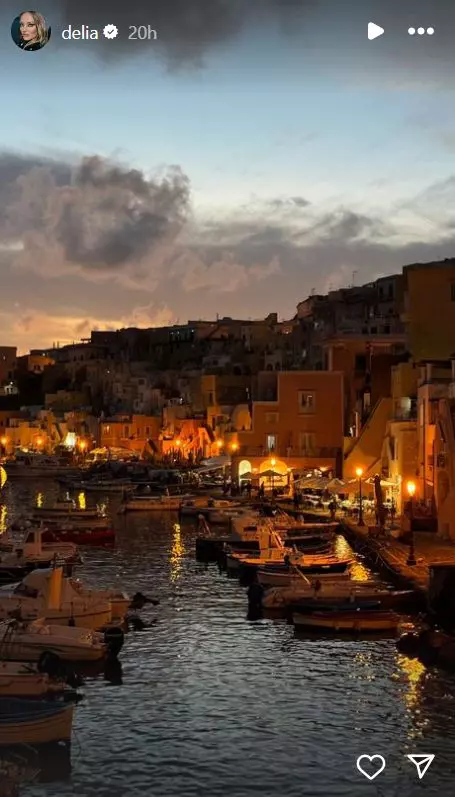 Delia, imagini din vacanța în Procida, Italia  (14)