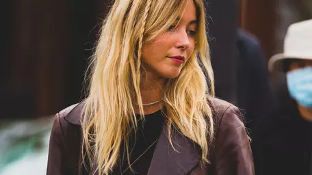 5 greșeli de machiaj care îți pot agrava acneea