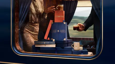 Cauți un cadou care să surprindă cu adevărat? Eleganța sărbătorilor începe cu un dar Nespresso