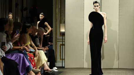 Armani Privé Couture FW26: o demonstrație de măiestrie