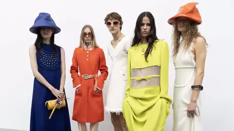 Courrèges SS27: Drew Henry deschide un nou capitol pentru casa pariziană