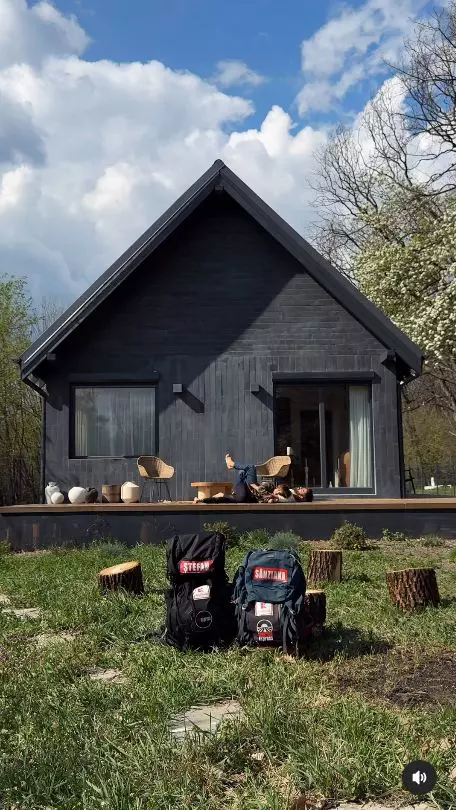 Sânziana-Negru-și-Ștefan-Floroaica-îmbrățișare-emoționantă-la-aeroport-după-filmările-Asia-Express-2025 (5)