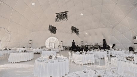 (P) Ballroom-ul din București care transformă realitatea în cel mai romantic film cu happy-end