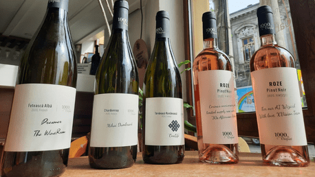 „Vinul tău din via ta”: Chardonnay 2021 de la Crama „1000 de Chipuri” / De ce să cumperi doar o sticlă, când poți avea tot butașul?