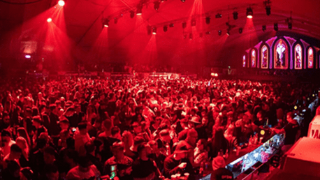 Peste 10.000 de turiști străini vin în România pentru cea de-a treizecea ediție a festivalului de muzică electronică Sunwaves