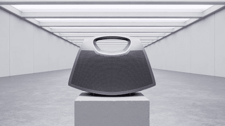 Premieră mondială la Art Safari - o piesă de excepție: Balenciaga I Bang & Olufsen Speaker Bag