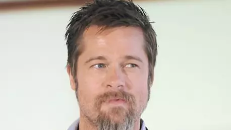 Brad Pitt si barba sa monstruoasa