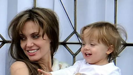 Angelina Jolie, intr-un moment tandru cu copilul sau