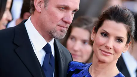 Sandra Bullock divorteaza de Jesse James