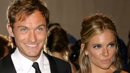 Jude Law si Sienna Miller la Boom Boom Room