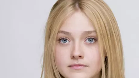 Sarutul Dakotei Fanning cu Kristen Stewart